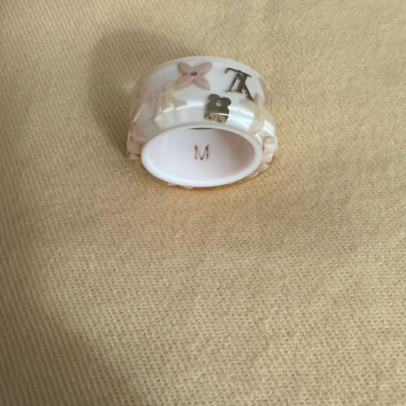 NEW* LOUIS VUITTON Resin inclusion
SUMMER SALE SET!!~ limited time sale - Picture 5 of 7